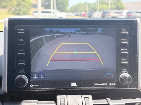 Used 2019 Toyota RAV4 XLE Premium FWD image 10