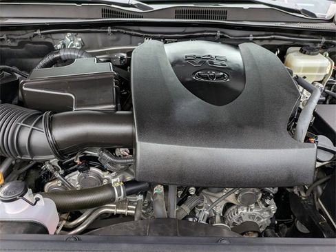 Used 2017 Toyota Tacoma TRD Off-Road image 22