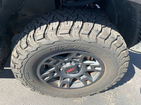 Used 2017 Toyota 4Runner TRD Off-Road Premium AWD/4WD image 12