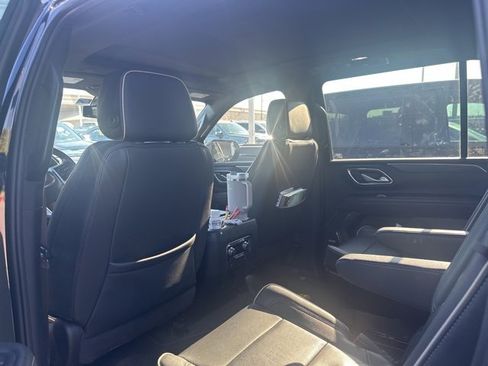 Used 2022 GMC Yukon XL SLT w/ SLT Premium Package image 6