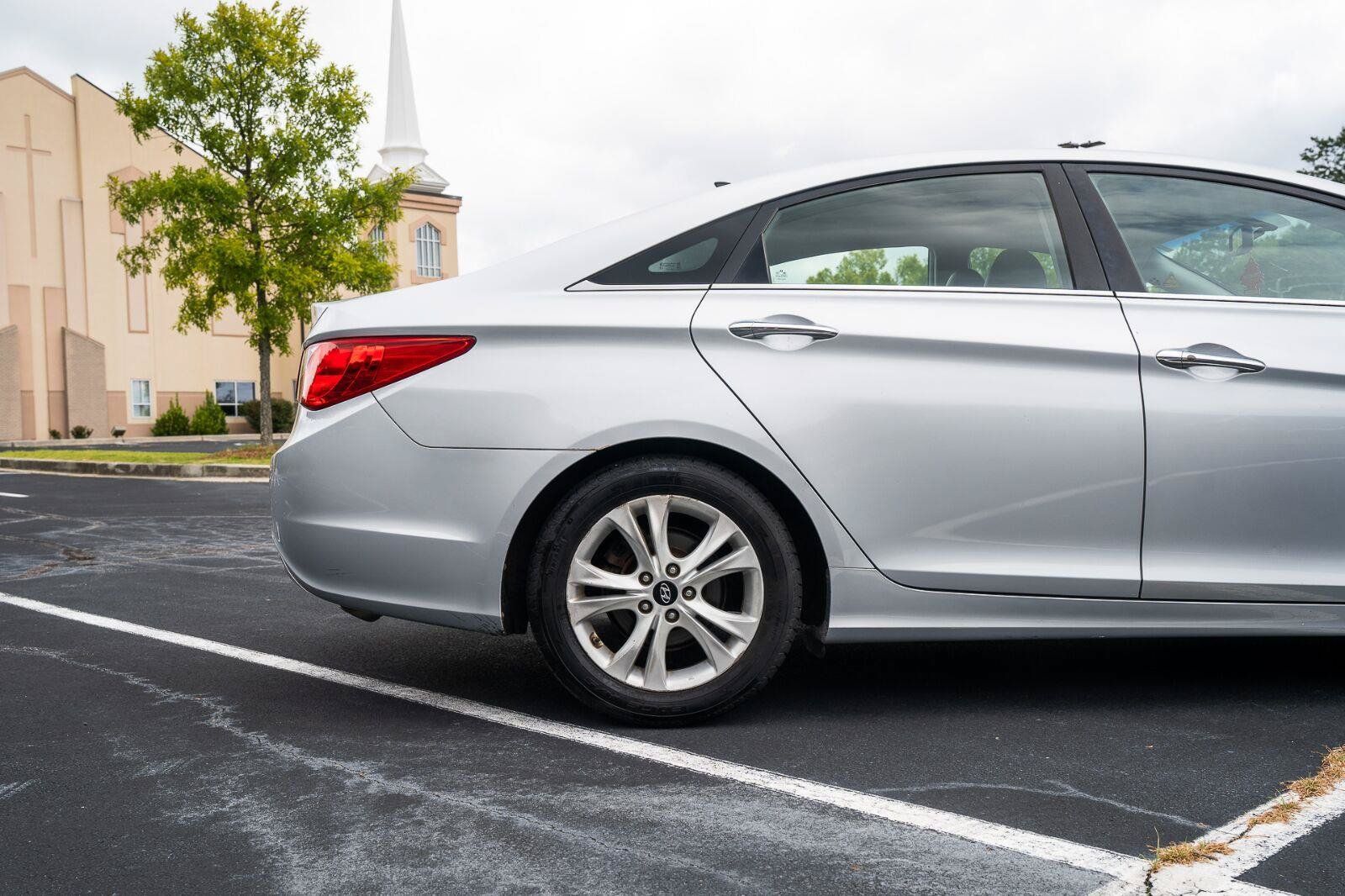 Used 2012 Hyundai Sonata Limited FWD image 9
