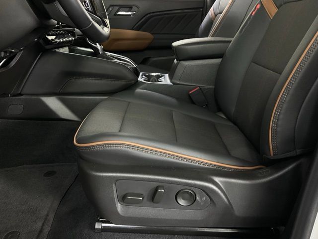 Used 2025 GMC Canyon AT4 w/ Nightfall Edition AWD/4WD image 30