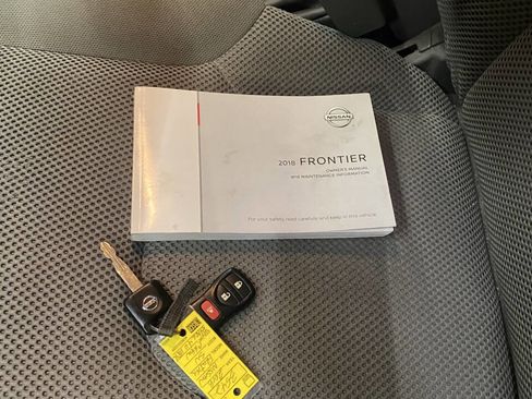 Used 2018 Nissan Frontier SV image 15