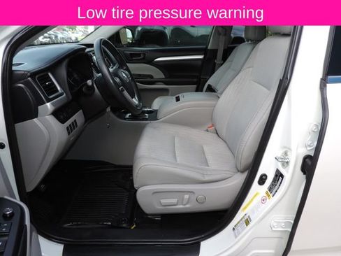 Used 2019 Toyota Highlander Plus FWD image 21