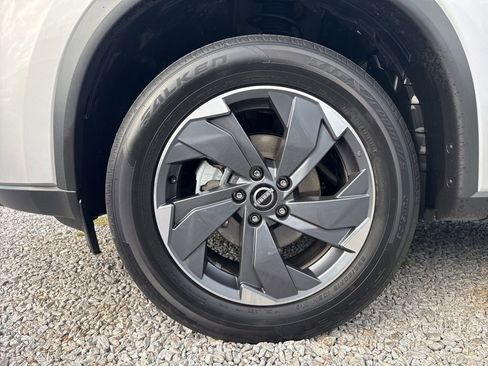 Used 2025 Nissan Rogue SV image 13