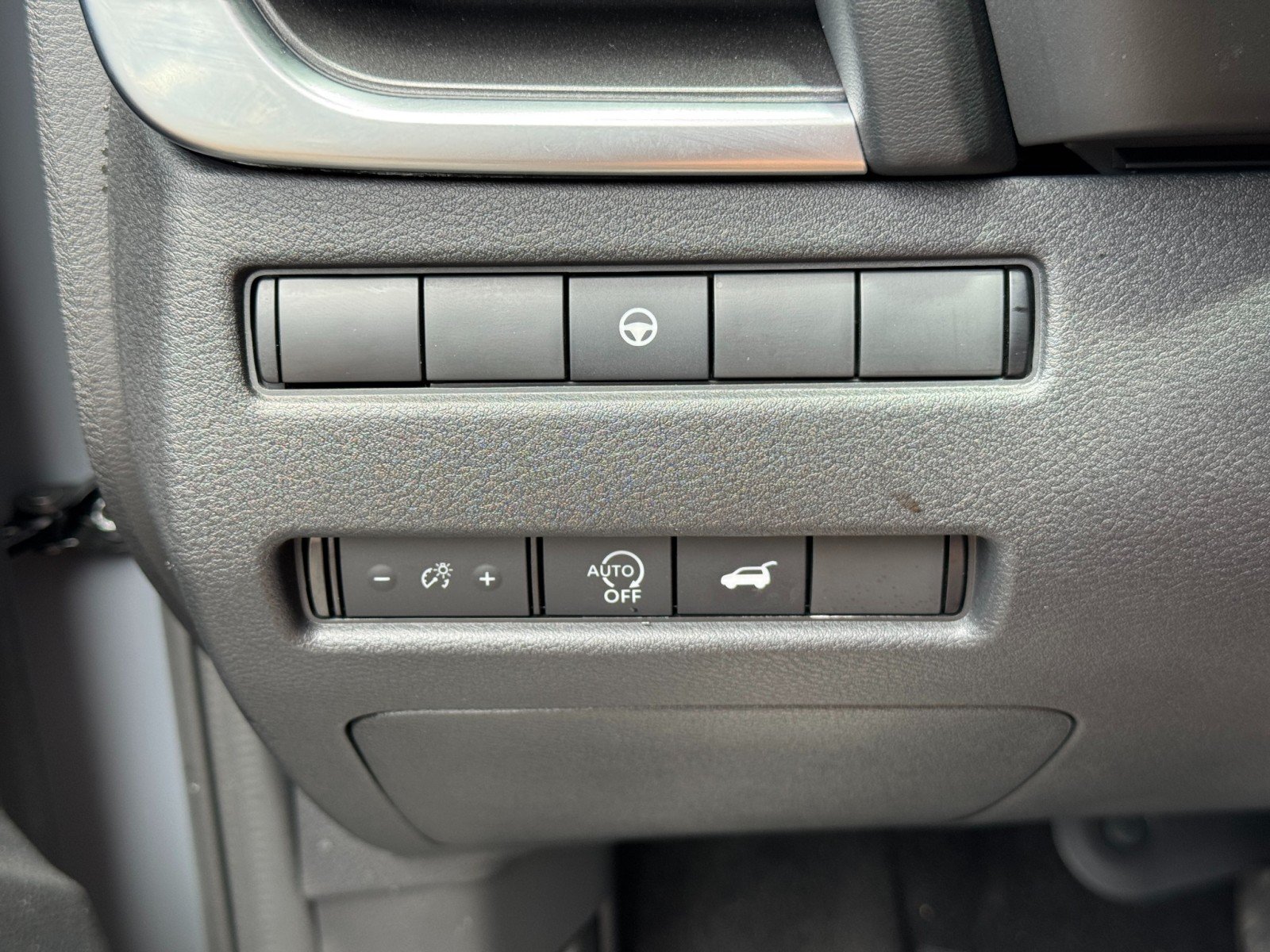 Used 2023 Nissan Rogue SV w/ SV Premium B Package FWD image 17