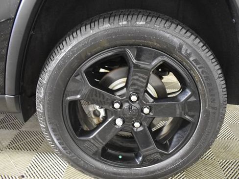 Used 2018 Jeep Grand Cherokee Laredo AWD/4WD image 41