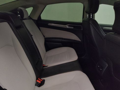 Used 2019 Ford Fusion SE w/ Equipment Group 151A FWD image 19