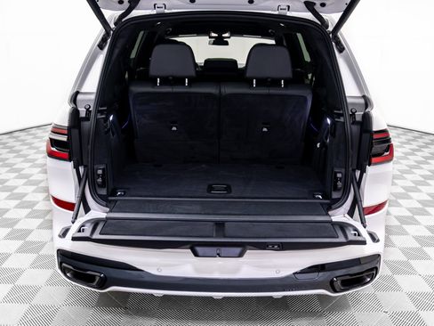 Used 2024 BMW X7 xDrive40i w/ M Sport Package image 32