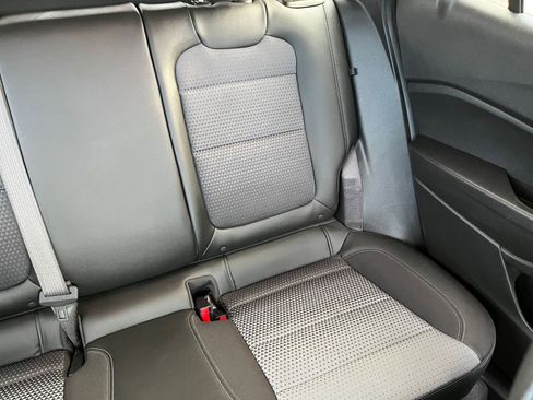 Used 2025 Chevrolet Trax LT w/ LT Convenience Package image 33