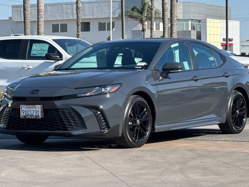 Used 2026 Toyota Camry SE FWD image 8