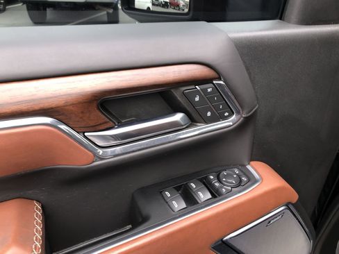 Used 2024 GMC Sierra 2500 Denali Ultimate image 12