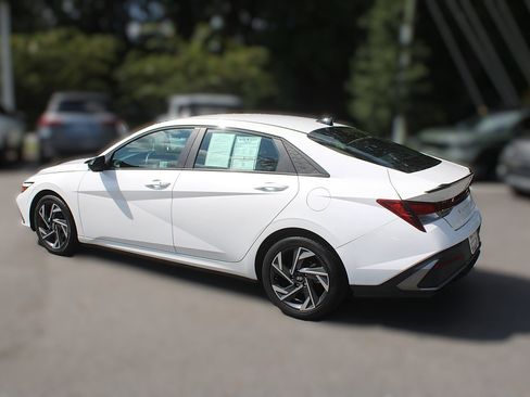 Used 2025 Hyundai Elantra Sport FWD image 6