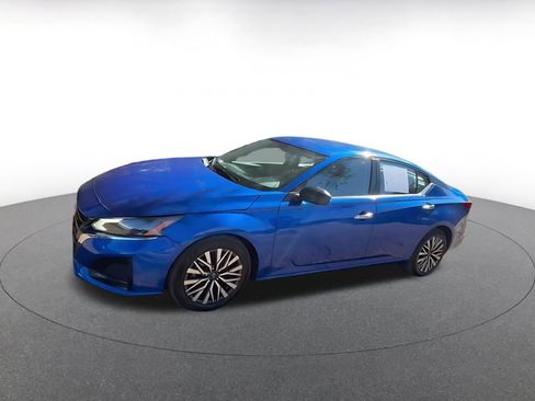 Used 2025 Nissan Altima 2.5 SV image 9