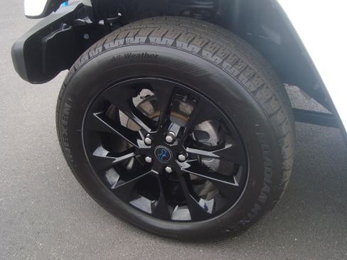 Used 2024 Jeep Wrangler Unlimited Sahara AWD/4WD image 7