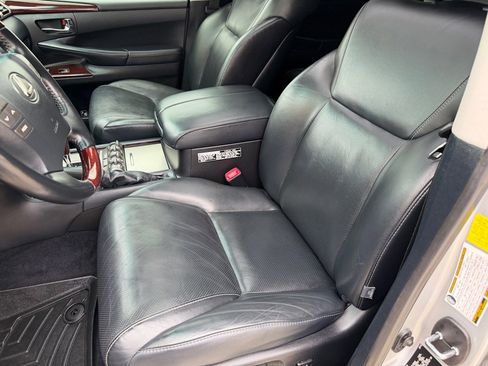 Used 2013 Lexus LX 570 4WD w/ Luxury Pkg image 21