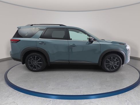 New 2026 Nissan Pathfinder SL image 4