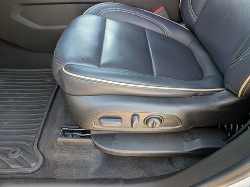 Used 2023 Chevrolet Traverse Premier FWD image 14