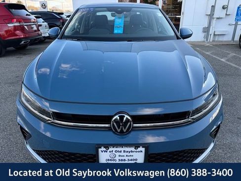 Certified 2025 Volkswagen Jetta SE image 2