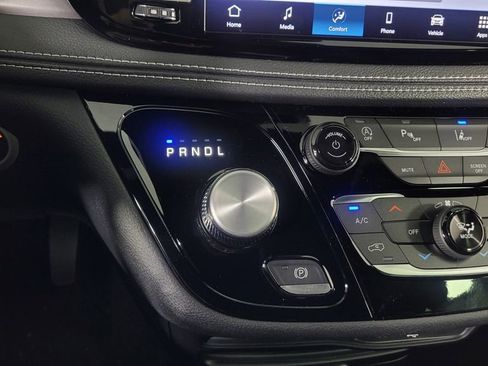 New 2026 Chrysler Pacifica Select image 25