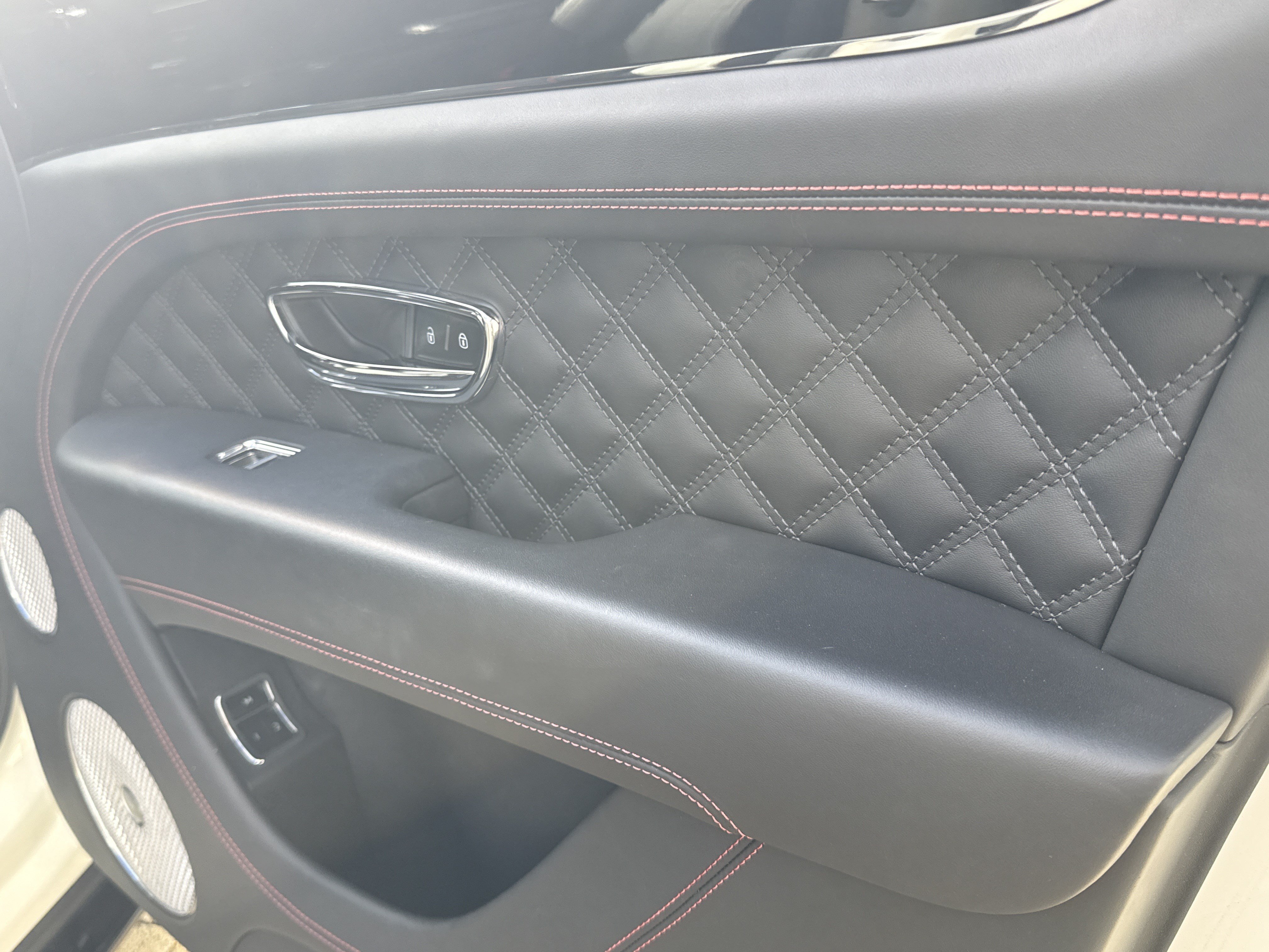Used 2022 Bentley Bentayga AWD/4WD image 30