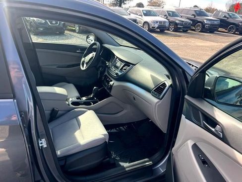 Used 2017 Hyundai Tucson SE image 16