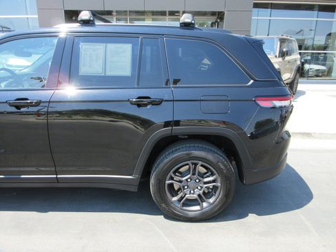 Used 2024 Jeep Grand Cherokee Trailhawk AWD/4WD image 8