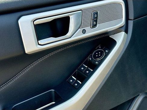 Certified 2022 Ford Explorer Limited AWD/4WD image 16