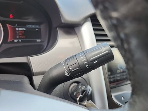 Used 2013 Ford Edge SEL FWD image 17