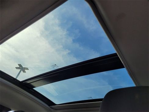 Used 2024 Chevrolet Malibu LT image 16