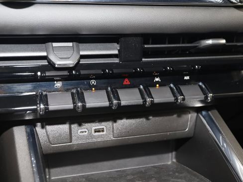 Used 2023 GMC Canyon Elevation w/ Convenience Package image 30