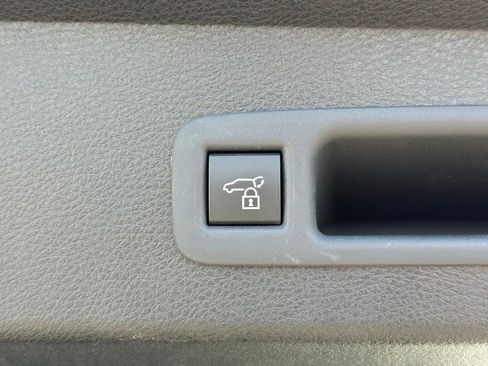 Certified 2025 Toyota Sienna Limited AWD/4WD image 17