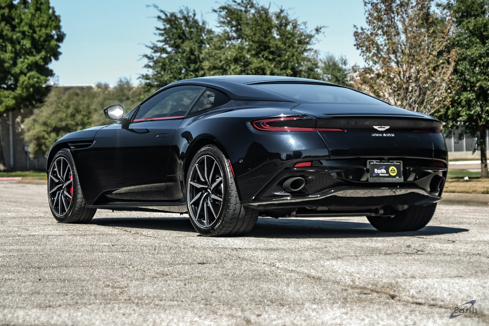 Used 2021 Aston Martin DB11 Coupe RWD image 9