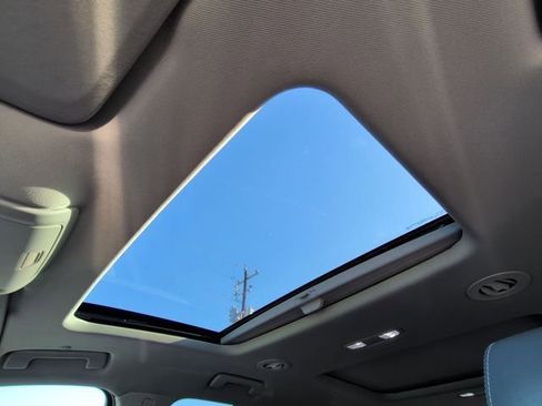 Used 2021 Buick Enclave Premium w/ Sun and Sites Package image 17