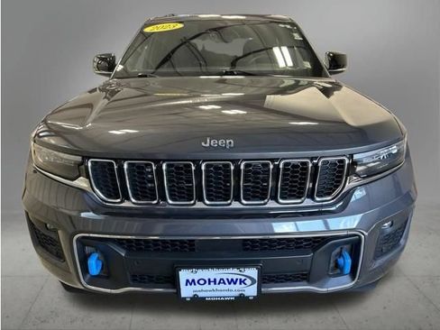Used 2023 Jeep Grand Cherokee Overland w/ Luxury Tech Group IV AWD/4WD image 9