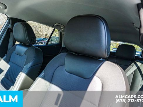 Used 2025 Chevrolet Trax LT w/ LT Convenience Package image 18