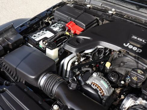 Used 2020 Jeep Gladiator Sport w/ Quick Order Package 24S image 14