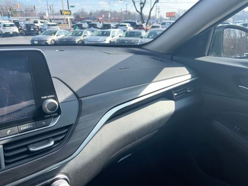 Used 2025 Nissan Altima 2.5 SV image 29