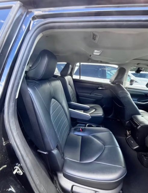 Used 2024 Toyota Highlander XLE FWD image 5
