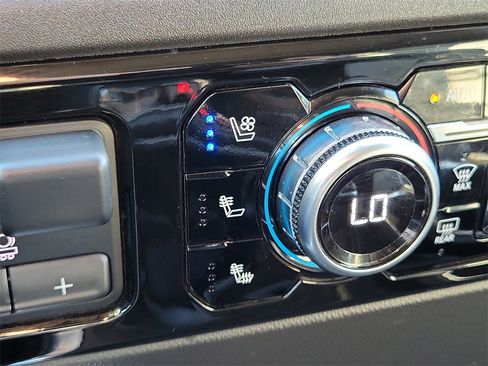 Used 2022 GMC Sierra 1500 SLT image 11