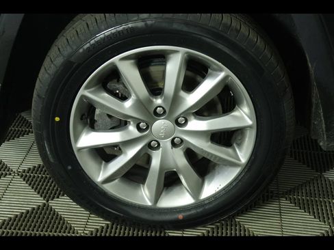 Used 2017 Jeep Cherokee Limited AWD/4WD image 12