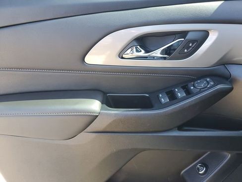 Used 2023 Chevrolet Traverse LT image 22