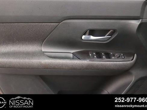 Certified 2025 Nissan Kicks SV FWD image 9