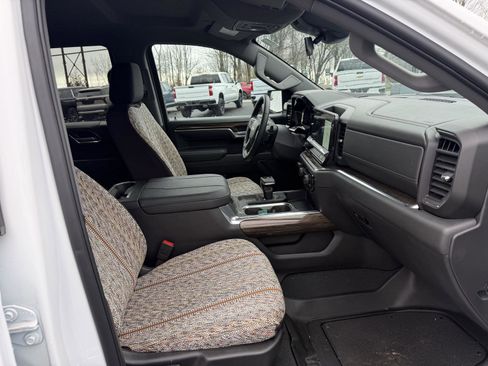 Used 2025 Chevrolet Silverado 1500 LT image 23