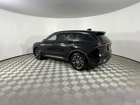 Used 2025 Lincoln Nautilus Premier AWD/4WD image 3