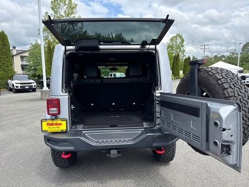 Used 2015 Jeep Wrangler Unlimited Rubicon AWD/4WD image 6