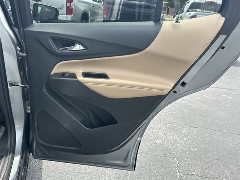 Used 2023 Chevrolet Equinox Premier FWD image 17