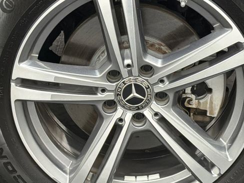 Used 2021 Mercedes-Benz GLC 300 4MATIC image 2