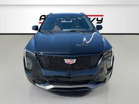 Used 2025 Cadillac XT4 Sport FWD image 2