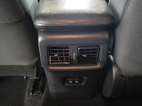 Used 2019 Toyota RAV4 XLE w/ Carpet Mat Package AWD/4WD image 16